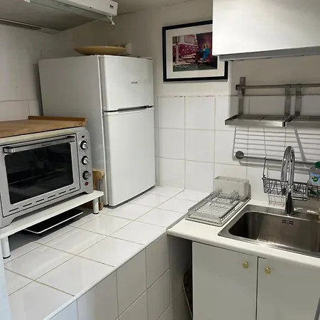 Joli Petit Duplex Lumineux Et Au Calme * París